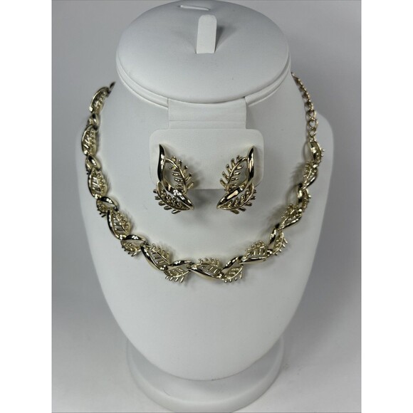 Coro Jewelry - Vintage Coro Fern Leaf Necklace Choker Clip On Earrings Set Gold Tone Signed
